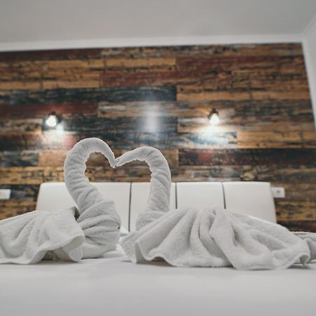 Insomnia Studio Szörényvár Kültér fotó
