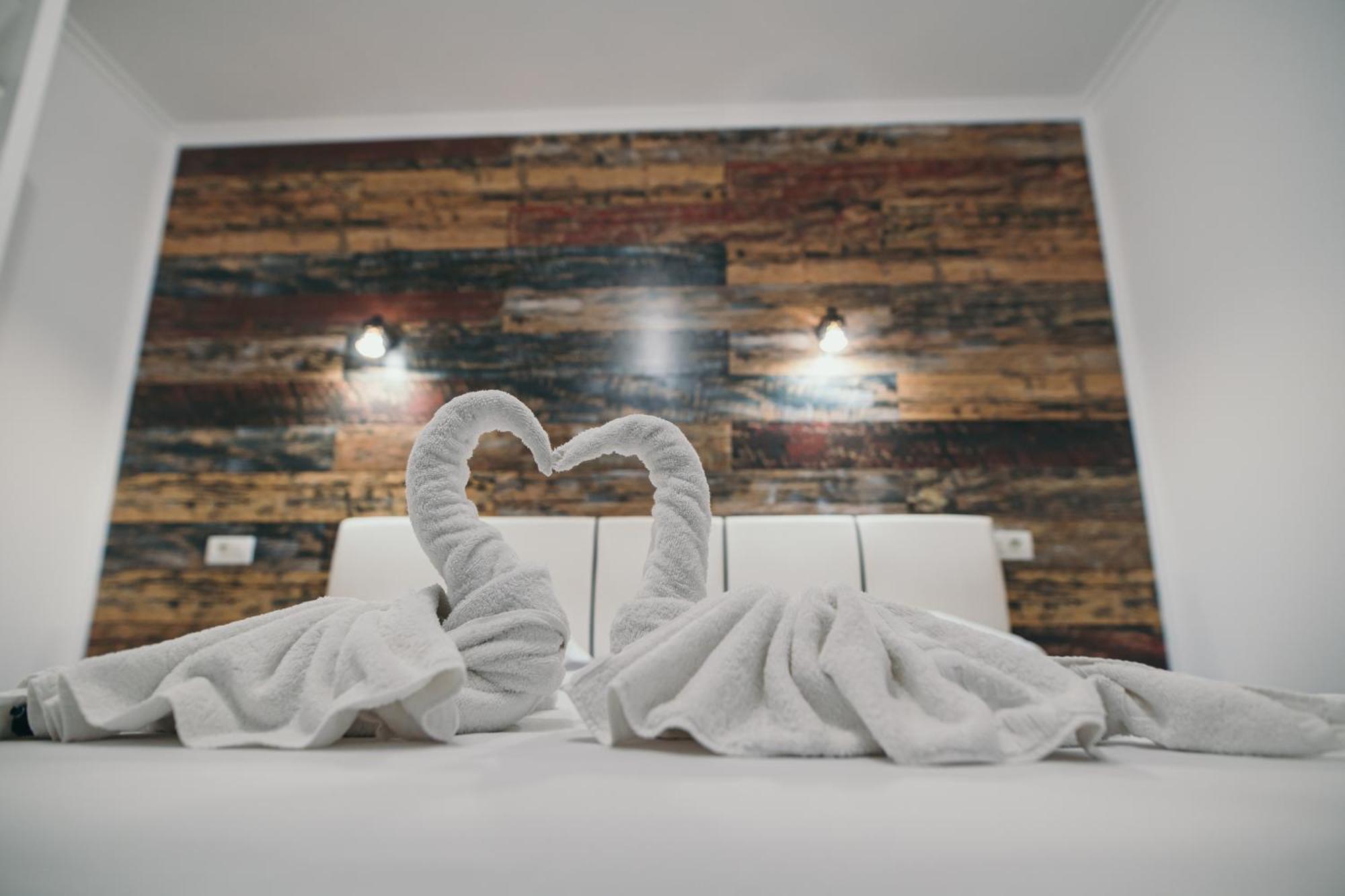 Insomnia Studio Szörényvár Kültér fotó